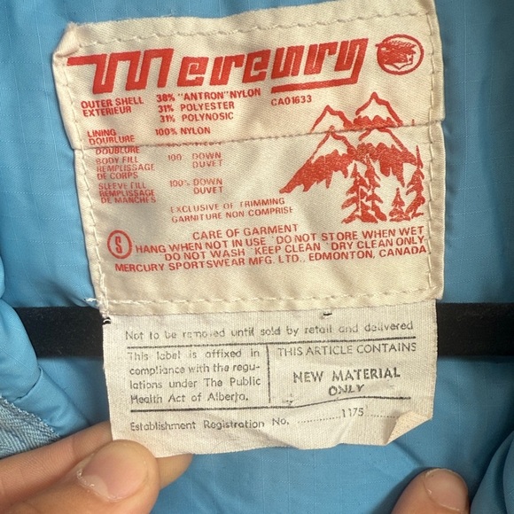 Vintage made in Edmonton Canada Woolrich Sky Blue Puffer Coat - Picture 2 of 9